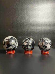 Esfera de Cristal Pulido de Turmalina Natural, Piedra Curativa - Product Image 2