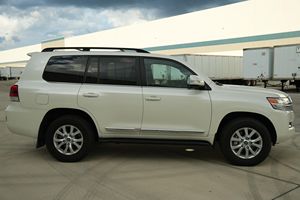 TOYOTA LAND CRUISER 2021 IMPECABLE, 7700 millas, motor V8 de 5.7 litros, asientos de cuero - Product Image 6