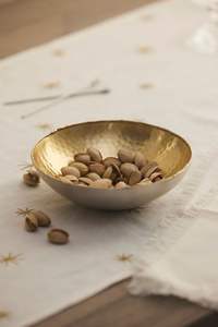 Bol à chocolat antique en métal de première qualité avec un design floral idéal pour les rituels de mariage ou un décor traditionnel - Product Image 5