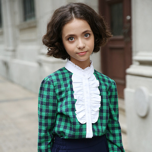 Camisa de manga larga con lazo de tartán de retazos estilo estudiantes hechos en fábrica y vestido de tartán a cuadros uniforme escolar conjunto de 2 piezas para chico - Product Image 3