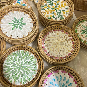 Vente en gros plateau décoratif en rotin et céramique vietnamiens plateau de conservation des aliments en nacre de style fleuri avec artisanat en osier - Product Image 5