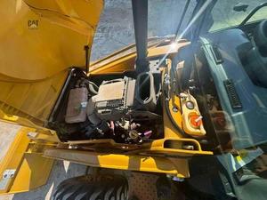 Chargeuse-pelleteuse CATERPILLAR 415 très demandée, machine de construction robuste avec moteur puissant et performances de creusement élevées - Product Image 3