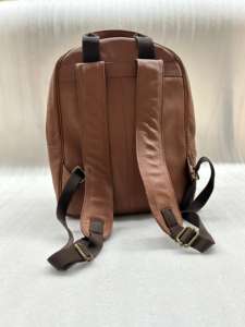 Sac à dos pour ordinateur portable en cuir véritable de qualité supérieure pour hommes, idéal pour les voyages d'affaires, avec doublure en polyester et fermeture éclair - Product Image 3