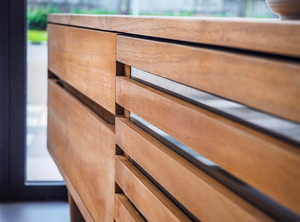 Support TV en bois massif du milieu du siècle Buffet long minimaliste Finition naturelle Teck en bois avec trou de câble de rangement maison hôtel villa - Product Image 5