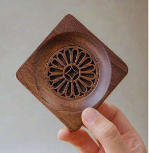 Posavasos hexagonales de madera con un diseño detallado de rosa de mar. Disponible a precios de mayoreo. - Product Image 5