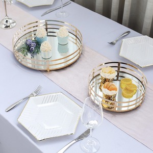 Bandeja de aluminio simple y elegante perfecta para uso diario, reuniones especiales o exhibiciones de acentos y velas para el hogar - Product Image 1