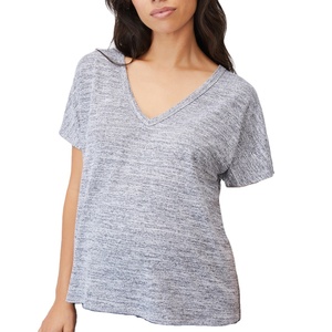 Camiseta Corta Personalizada con Costuras en Contraste, Camiseta con Logotipo Impreso Personalizado, Top Corto para Mujer, Camiseta para Bebé - Product Image 2