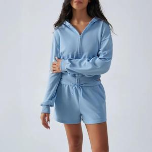 Conjunto corto y Sudadera con capucha deportiva recortada con cremallera completa de forro polar de algodón personalizado de alta calidad para mujer - Product Image 3