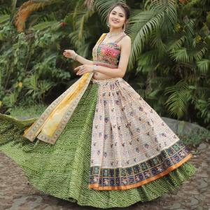 Lehenga Choli de seda de diseñador indio multicolor para bodas y celebraciones de Garba Night Navaratri - Product Image 2