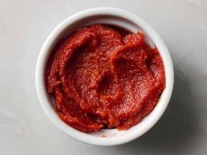 Großhandel 28-30% doppelt konzentrierte Tomaten paste in Dosen/Ketchup-Beutel in Groß verpackung Halal-zertifiziert 2200g Gewicht - Product Image 4