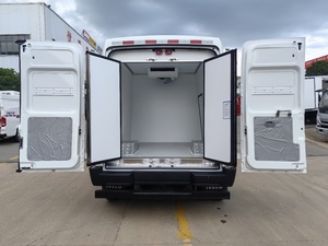Nouveau <span class=keywords><strong>camion</strong></span> <span class=keywords><strong>frigorifique</strong></span> diesel manuel Eveco à essieu court et toit surélevé - Product Image 1