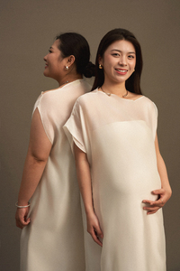 ชุดเดรสผ้าไหมออร์แกนซ่าสำหรับผู้หญิง สไตล์มินิมอลเรียบหรู สีแดง ไหล่ไม่สมมาตร ผ้าโปร่ง ทรงหลวมตรง - Product Image 5