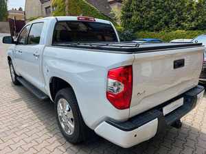 Toyota Tundra 2024 Usada GCC, Camioneta Automática, Aleación de Aluminio Oscuro R17, Asientos de Cuero, Techo Panorámico, Cámara Trasera 360 - Product Image 3