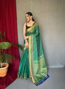 Dernière tenue de créateur la plus tendance Style moderne haut sur demande Saree en soie de patola pure avec glands attachés Travail Femme Mode - Product Image 5
