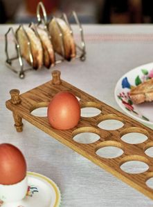 Estante de madera compacto para huevos para cocinas pequeñas que ofrece opciones de almacenamiento que ahorran espacio y un aspecto elegante inspirado en la granja - Product Image 6