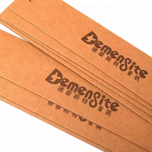 Etiqueta colgante de papel de lujo con diseño en relieve personalizado, etiqueta impresa personalizada, tarjeta de cabecera para prendas, etiquetas colgantes - Product Image 3