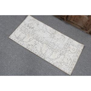 พรมวินเทจตุรกี ขนาด 1.5x3 ฟุต ลายต้นไม้และพืชสีขาว - Product Image 4