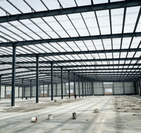 Entrepôt préfabriqué en structure métallique à portée libre, atelier industriel, hangar agricole