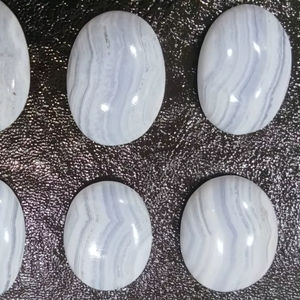 พลอยบลูเลซอะเกตทรงหลังเบี้ย สีฟ้าอ่อนธรรมชาติ รูปทรงหลากหลาย สำหรับทำเครื่องประดับ - Product Image 4
