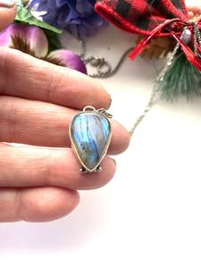 Collier pendentif Labradorite avec chaîne en acier inoxydable Accent de bijoux de style vintage parfait - Product Image 4