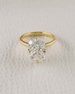 Anillo Solitario de Moissanita Radiante de 8x10 mm, Engaste de Estilo Brújula, Chapado en Oro Amarillo, Joyería Fina para Compromiso y Boda, Venta al por Mayor - Product Image 4