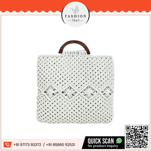 Sac fourre-tout en macramé tissé à la main avec poignées en bois et design géométrique - Product Image 3
