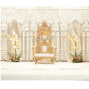 Scène de mariage sur le thème de Radha Krishna, scène de mariage sur le thème hindou, scène de mariage sur le thème blanc et or, Californie, États-Unis - Product Image 1