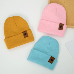 Gorro supersuave de algodón acrílico con etiqueta de estrella, turbante de punto sólido para Otoño e Invierno para niños y niñas, personalizable al por mayor - Product Image 3