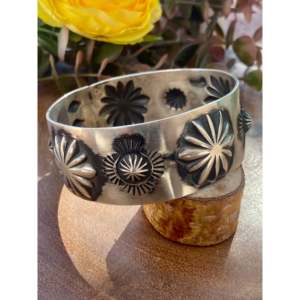 Brazalete Elvira Bill de Plata de Ley con Forma de Flor para Regalo - Product Image 3