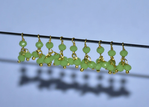 Hermosas cuentas envueltas en alambre facetado de peridoto chapadas en Oro 1 + 3. Collar de cuentas colgantes de piedras preciosas para hacer joyas - Product Image 6