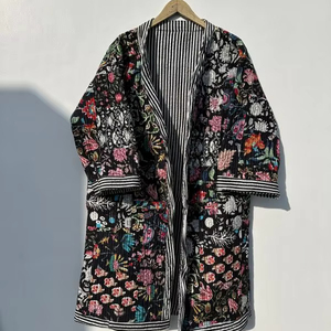 Chaqueta Kantha hecha a mano india de alta calidad para mujer, bata acolchada de retazos de algodón, cierre de cinturón largo de invierno para la temporada de otoño - Product Image 1