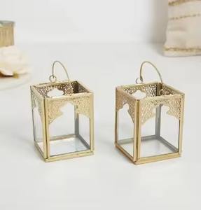 Juego de Dos Faroles de Metal con Acabado Dorado, Decoración Musulmana para Celebraciones de Eid Mubarak, Decoración Festiva para Mesa de Ramadán - Product Image 1
