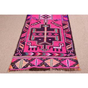 Alfombra Vintage de 2.9x11 pies, Alfombra Turca de Lana con Diseño de Camuflaje Rosa y Morado - Product Image 5