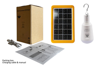 Lanterne de camping LED portable IP65 7W/560lm avec alimentation solaire, crochet métallique et corps blanc pour activités de plein air
