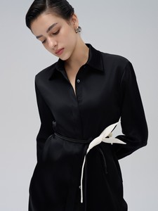 Chemises pour femmes, chemise à col pointu Sigrid avec boutons à l'avant, vêtements en tissu satiné blanc du Vietnam, nouveauté - Product Image 4