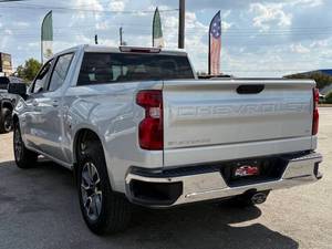 Voitures d'occasion Chevrolet Silverado 1500 LT 4x2 LT 4 portes Crew Cab 5.8 ft. SB à vendre - Product Image 4