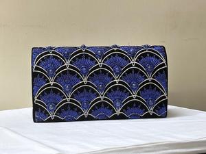 Monedero de mano tradicional hecho a mano para mujer adornado con intrincado trabajo de Zari y cuentas para trajes étnicos de la India - Product Image 4