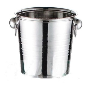 Cubo de hielo de metal moderno con acabado pulido elegante, perfecto para cenas elegantes y eventos de lujo - Product Image 1