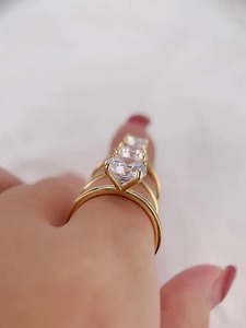 Superbe Bague de Fiançailles en Moissanite Taillée Style Vintage, Pierre Précieuse de Qualité Supérieure, Bague de Promesse et de Mariage Plaqué Or 18K à Griffes - Product Image 4