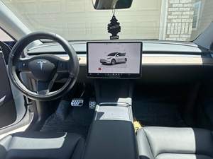 Tesla Model Y 2024 Limpio y Confiable, Largo Alcance, Tracción en las Cuatro Ruedas, Motor Dual, Autonomía de 310 Millas - Product Image 5