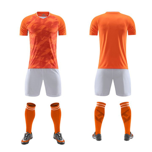 Conjunto de ropa de fútbol Premium para equipos juveniles Tela de secado rápido Logotipo y número personalizados - Product Image 4