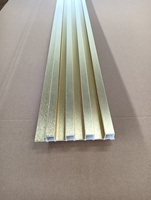 Panneaux muraux modernes cannelés en bois composite plastique WPC pour l'intérieur de la maison Panneau décoratif Panneaux de persienne de revêtement mural en PVC