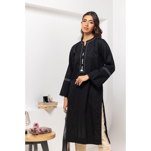 Chemise noire modeste pour femme en tissu Dobby teint et ornée - Product Image 1