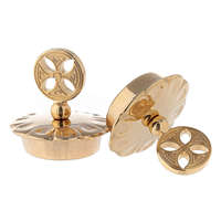 Ensemble de burettes d'eau en laiton doré pour usage décoratif d'église Navires liturgiques élégants Accessoires de masse religieuse avec design classique