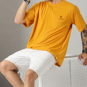 เสื้อยืดผู้ชายสั่งทำโลโก้ขายส่ง ผ้าฝ้าย 100% คอกลม ทรงหลวม บริการ OEM สีพื้น ระบายอากาศได้ดี เป็นมิตรกับสิ่งแวดล้อม - Product Image 4