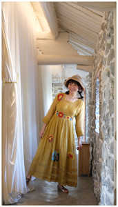 Robe Maxi brodée florale Unique pour femmes, tenue de soirée bohème, manches trois quarts, faite à la main - Product Image 2