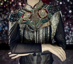 Robe cape burlesque élégante, magnifiques sequins perlés, broderie à franges, silhouette droite, fermeture au cou, perles festives - Product Image 6