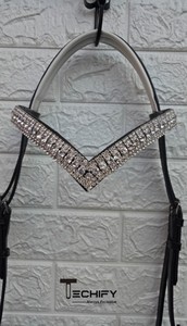 Brida de cuero bitless transparente de cristal blanco de alta calidad con peines de curry de doma Producto de caballo - Product Image 2