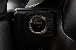 Toyota Land Cruiser 2025, Camioneta 4x4 Usada, Motor Gasolina/Eléctrico, Capacidad 4L, Transmisión Manual/Automática, Asientos de Cuero, R16 Oscuro, Disponible - Product Image 3