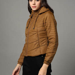 Chaqueta Acolchada de Alta Calidad para Mujer, Estilo Nuevo, Personalizada de Fábrica, Impermeable, con Cierre de Cremallera, para Invierno y Actividades al Aire Libre - Product Image 3